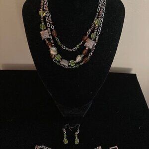 Necklace, bracelet and earrings set